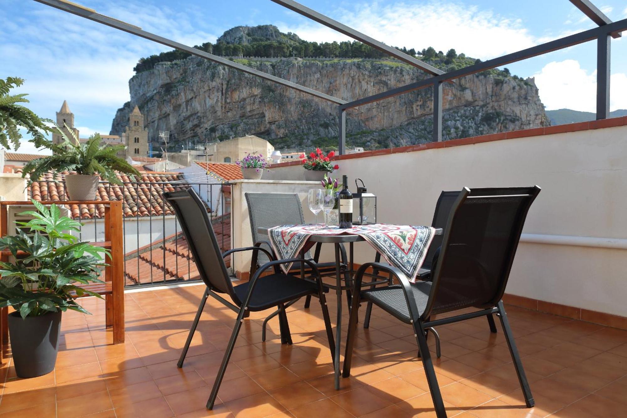 Terrazza Del Cortile - By Vacation Service Cefalu Bagian luar foto