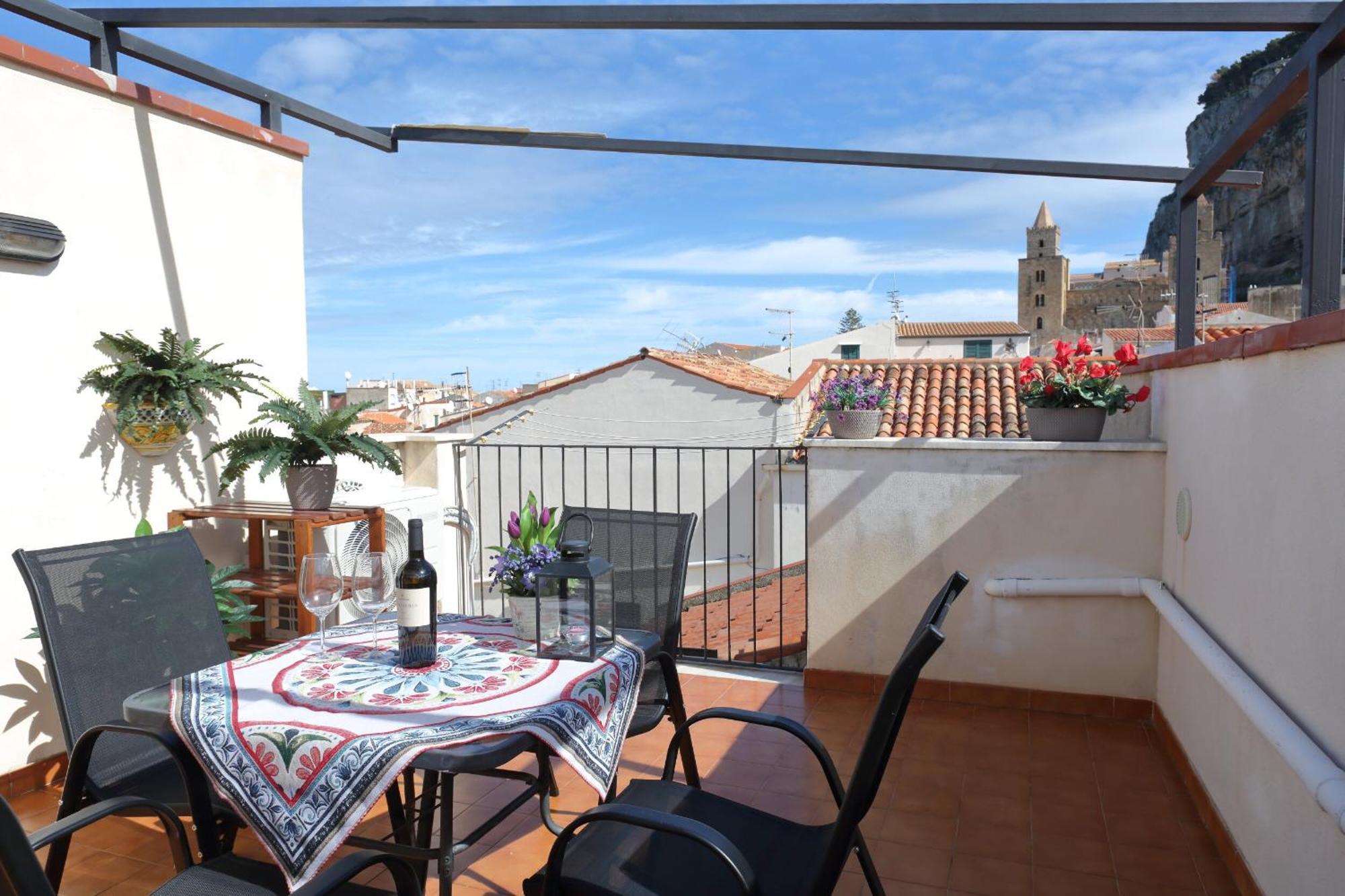 Terrazza Del Cortile - By Vacation Service Cefalu Bagian luar foto